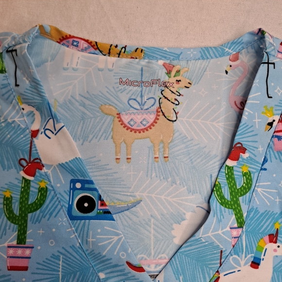 elite Med Performance Scrub Top Womens Microflex Christmas Boombox Animals sz L - Picture 2 of 8